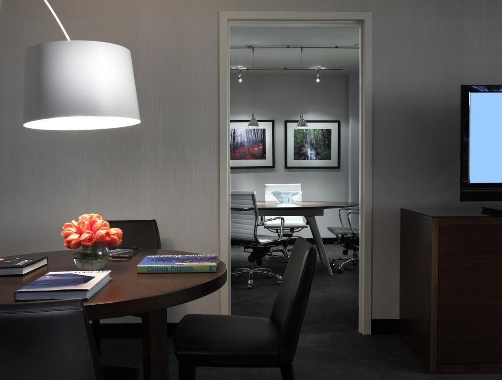 穆拉诺酒店 塔科马 外观 照片 The interior of a typical suite at the Westin
